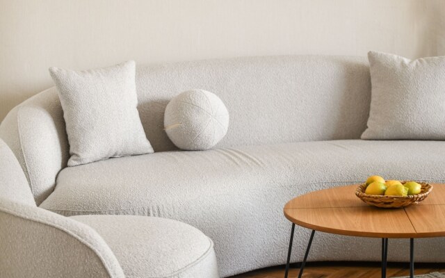 Beachside Charm on Ben Yehuda 2BR Apt