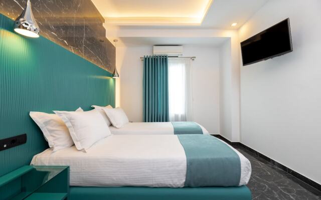Deluxe Hotel Santorini