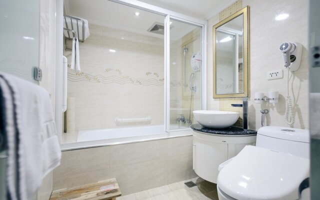 Kiwi Hotel MRT Wenxin Branch (Feng Chia Branch 1)