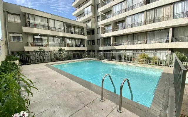 Urban Yard Bus Terminal Home Office Pool Wifi