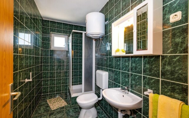 Stunning Apartment in Drage With 2 Bedrooms and Wifi