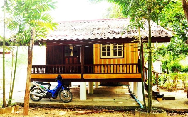 Kaengkrachan Riverside Resort And Camping