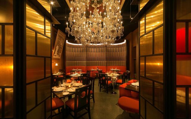 Отель The New Yorker Hotel by Lotte Hotel