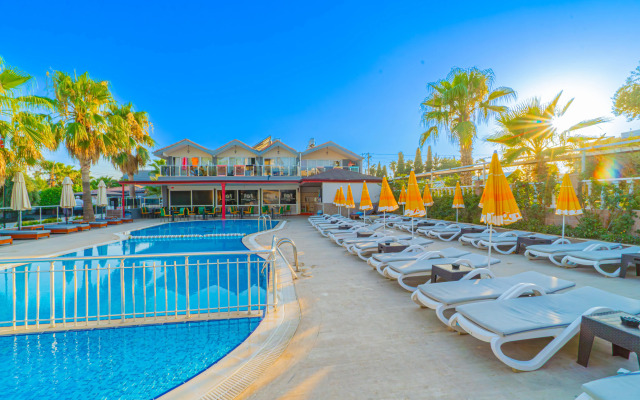Sayanora Hotel & Park
