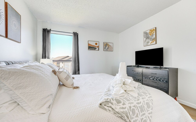 5 Mi to Strip! Pointe Royale Condo w/ Indoor Pool