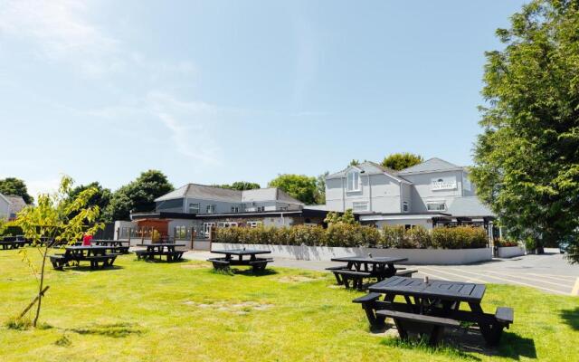 The Woodridge Inn Hotel