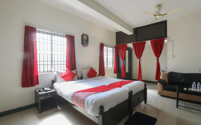 D-qube Hotels by OYO Rooms