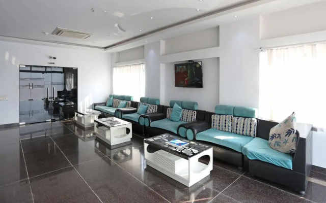 Hotel Girish