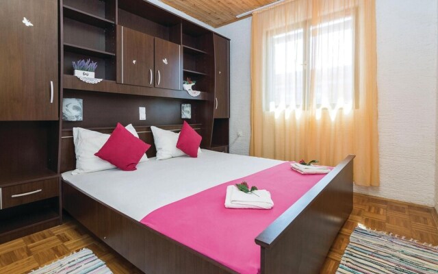 Beautiful Apartment in Vir With 2 Bedrooms and Wifi