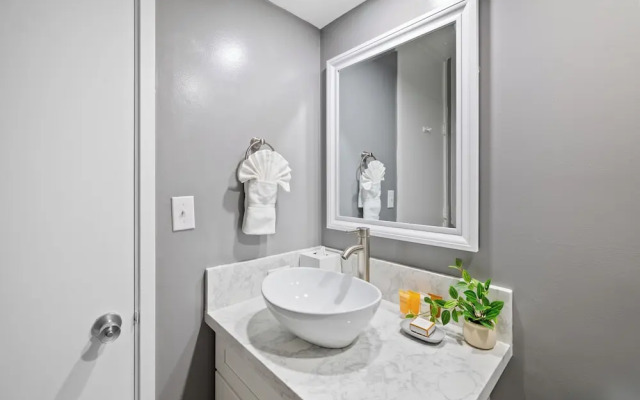 Ilikai Marina Studios by Midway Vacations