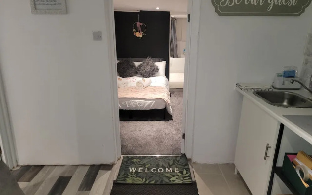 Hidden Treasure- 2 Beds Sleeps 3 Gillingham