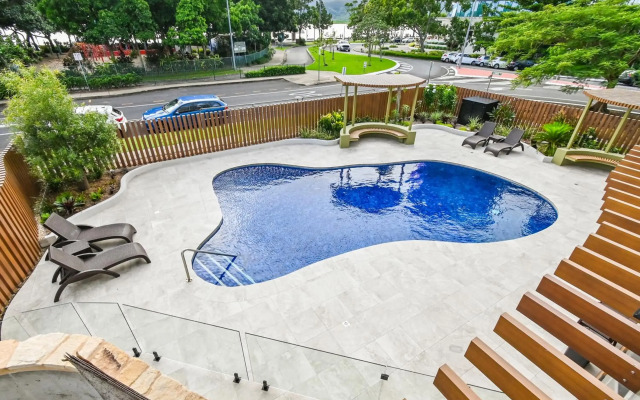 Cairns Plaza Hotel
