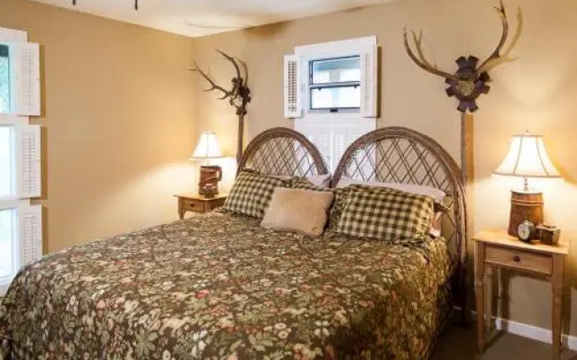 Live Oak Bed And Breakfast