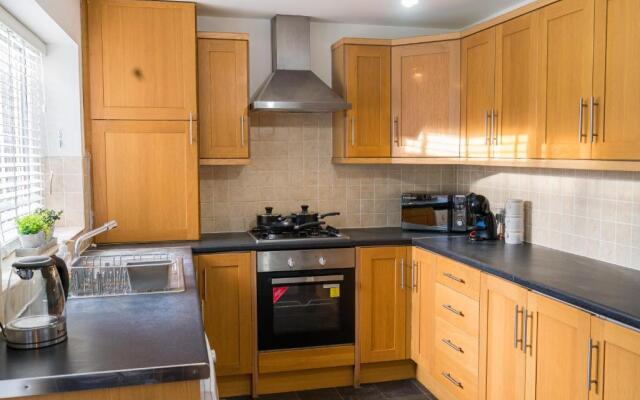 Cosy Home Bolton by Prime Stay