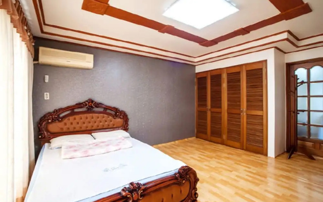 Baengnokdam Pension