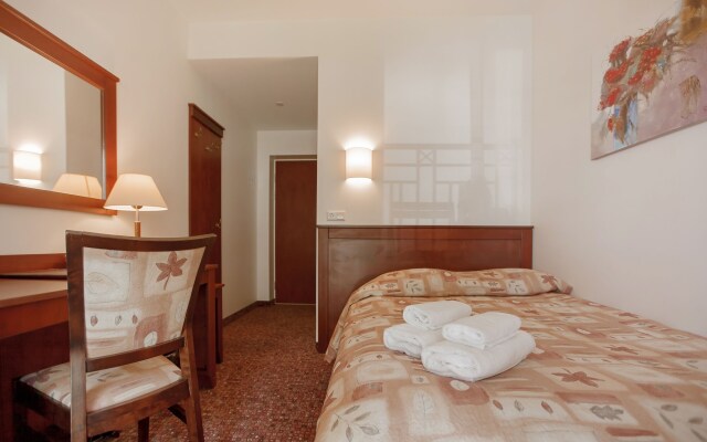 Regina Hotel