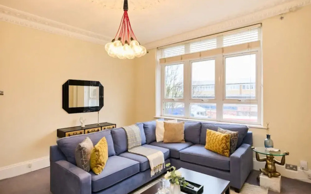 The Peckham Hideaway - Bright 3bdr Flat
