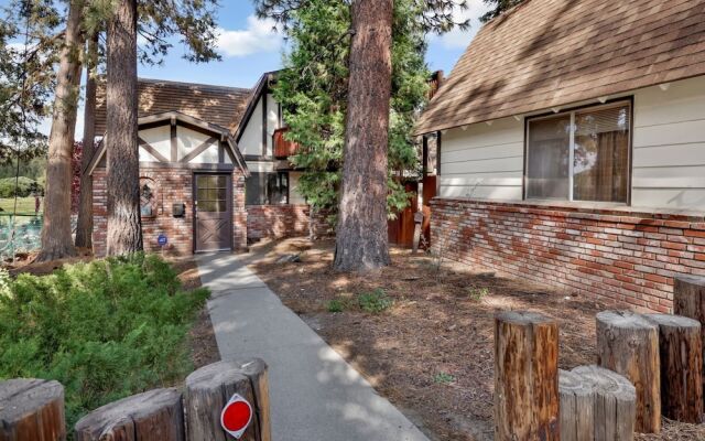 1976-bear Cabin 3 Bedroom Home by RedAwning