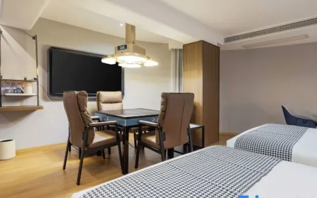 Manbo Zhis Hotel (Wuyi Square Riverside Branch)