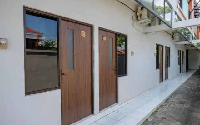 RedDoorz near Stasiun Tawang Semarang