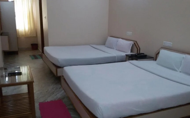 Hotel Saravana Grand