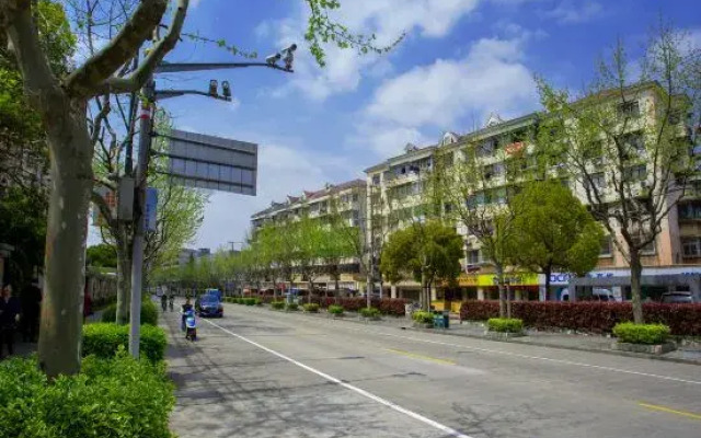 Yiheng Hotel (Shanghai Hongqiao Beixinjing Subway Station)