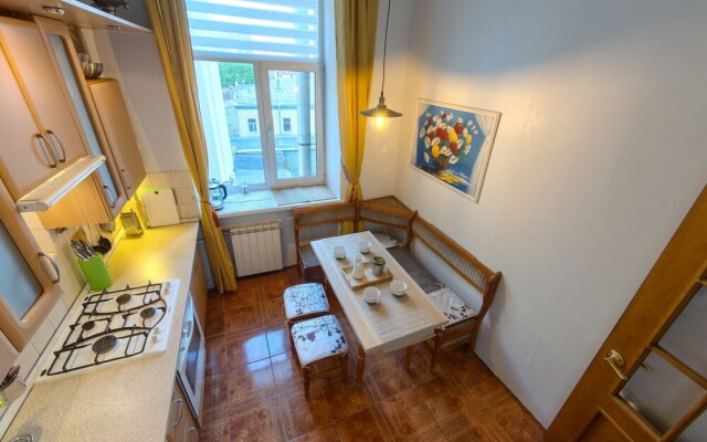 Apartment on Kamennoostrovskiy p17