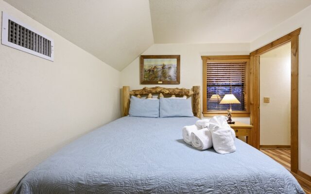 Lacey Dogwood Family Cabin With Free Wifi and Private BBQ by Redawning