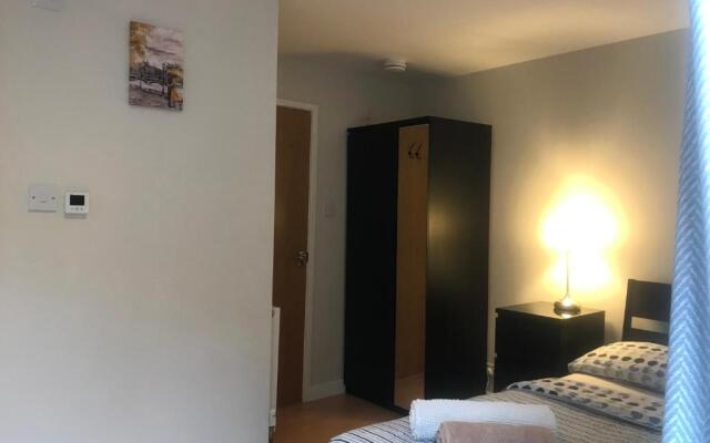 Studio-2 Staines,Heathrow, London-own entrance
