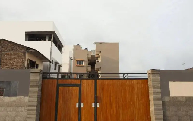 Dinda Residence by OYO Rooms