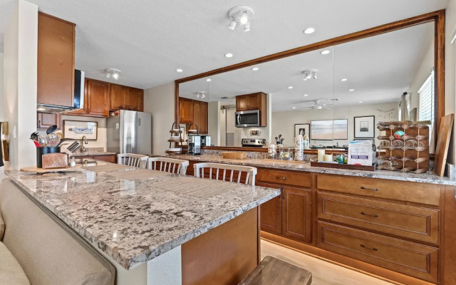 Colony Beach Club 246