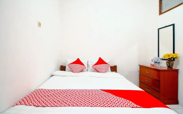 House 24 by OYO Rooms