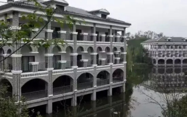 Chishui Yangtze Peninsula Hotel