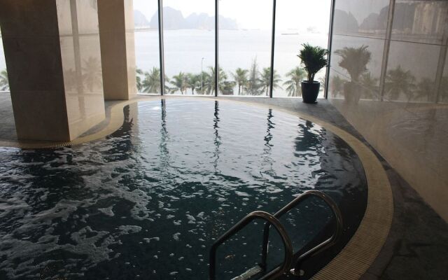 Muong Thanh Grand Bai Chay Hotel