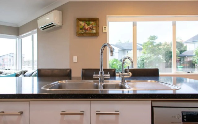Grand 4 Bedroom Home With Balcony and Garden
