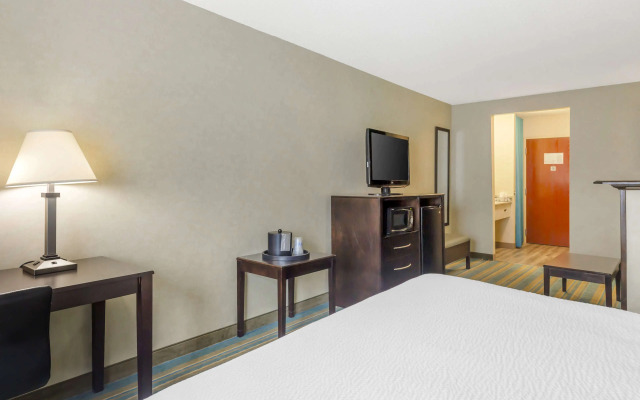 Best Western Plus Berkshire Hills Inn & Suites