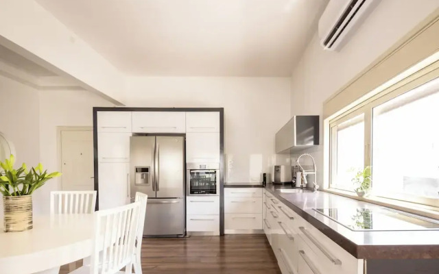 Heart of TLV Elegant Home by Sea N' Rent