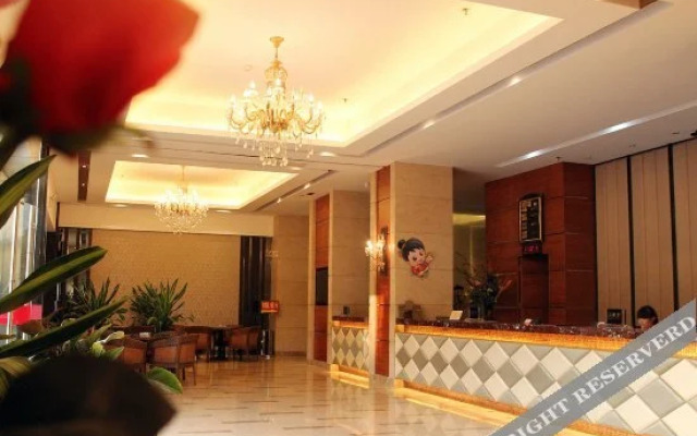 Maoming Zhanquan Hotel (People's Square High-speed Railway Station)