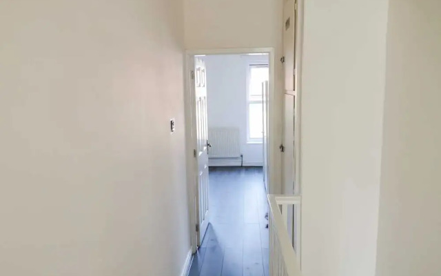 Charming 4-bed House in Manchester