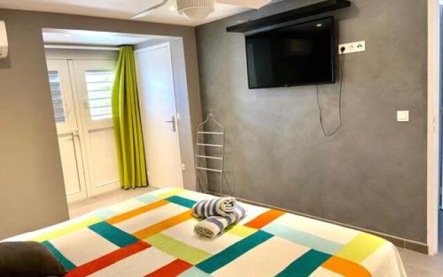Nettlé Bay Beach Club