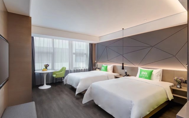 Ibis Hotel (Nanjing South Station North Square)