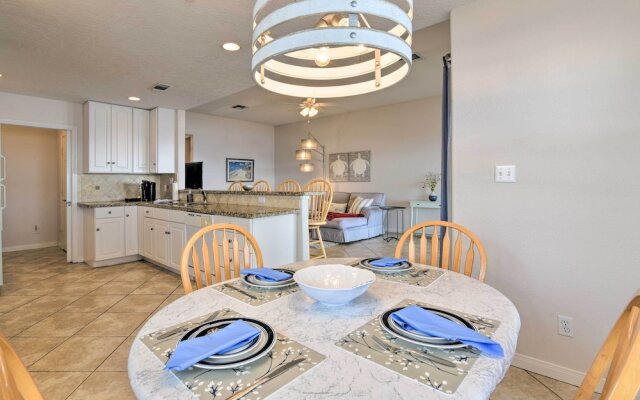 Beachfront Getaway w/ Deck & Views in Galveston