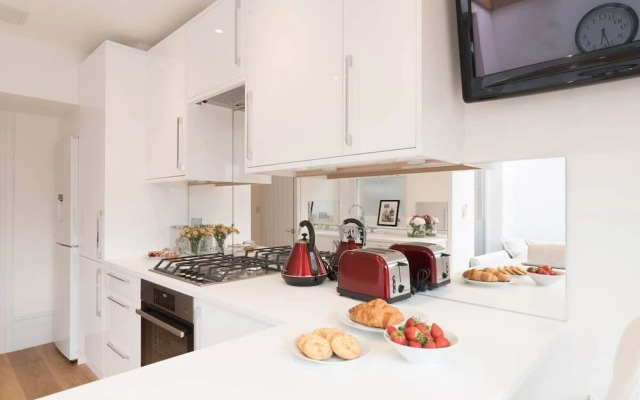 2 Bed - Very Convenient Location - South Terrace