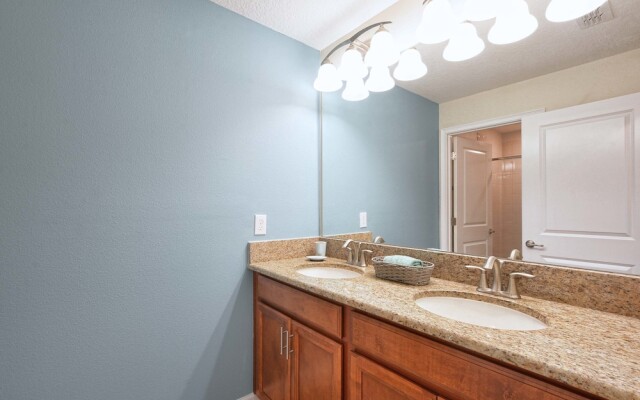 Storey Lake 4 Bedroom Townhome w Splashpool - 1619ST