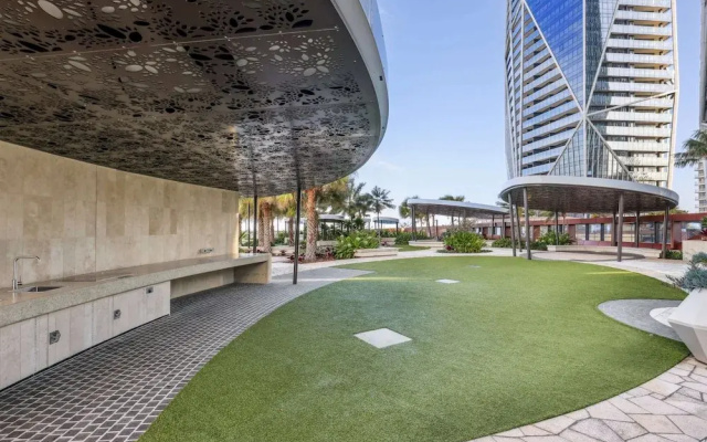 Jewel Luxury Beachside 2-bed With Water View