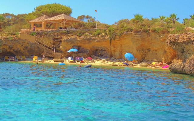 Comino Hotel and Bungalows