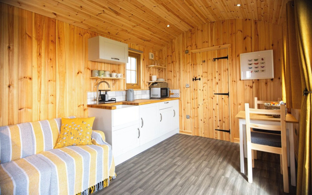 Head For the Hills Glamping - Skylark Shepherd's Hut