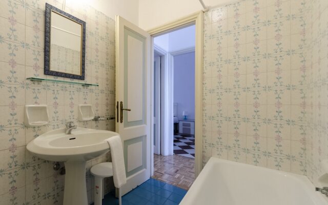 JOIVY Kiosk Opera House