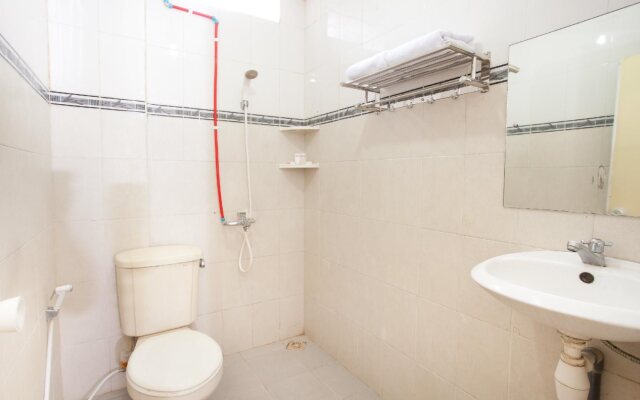 OYO 143 Dukuh Kupang Residence