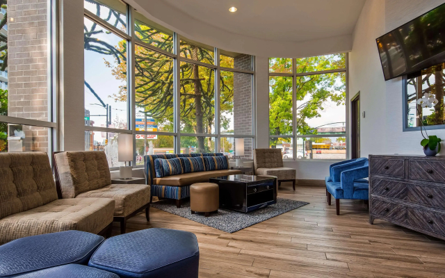 Best Western Plus Uptown Hotel